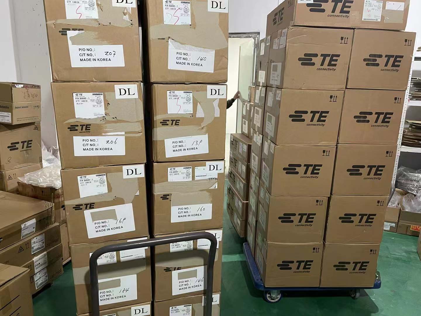 stc单片机和stm32哪个好